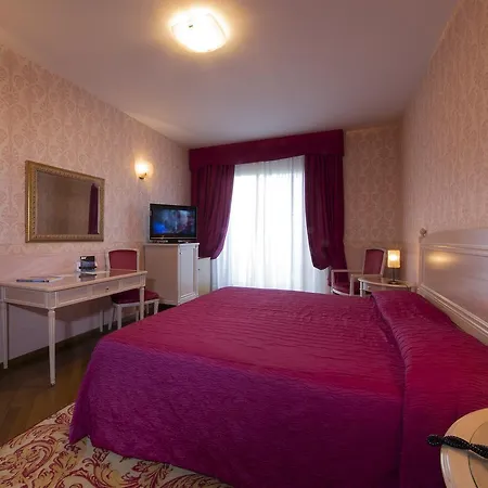 Готель Catullo 3*